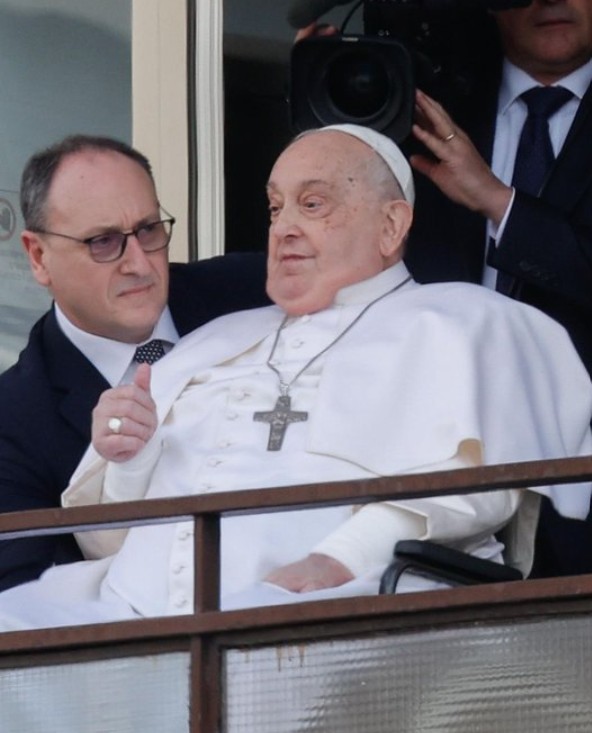 El Papa Francisco recibió el alta médica tras cinco semanas de hospitalización en Roma