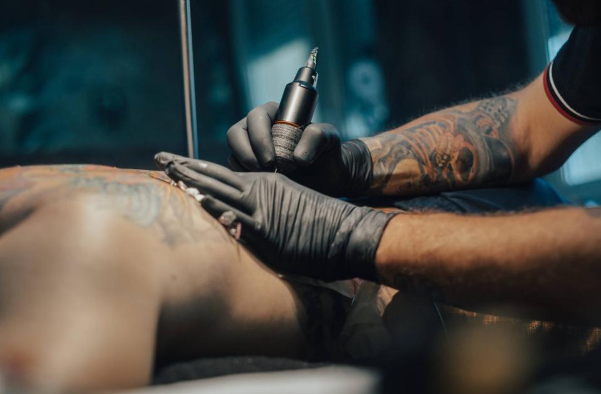 Los tatuajes por los que jóvenes venezolanos están siendo recluídos en cárceles de El Salvador