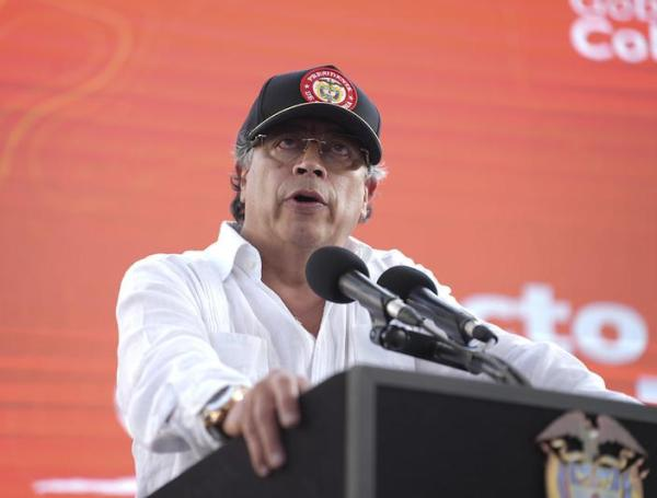 Sondeo revela que la desaprobación del presidente Petro sigue sobre el 60%