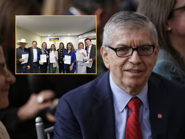 César Gaviria y firmantes del archivo de la reforma laboral. Fotos: (Colprensa - Camila Díaz) / W Radio