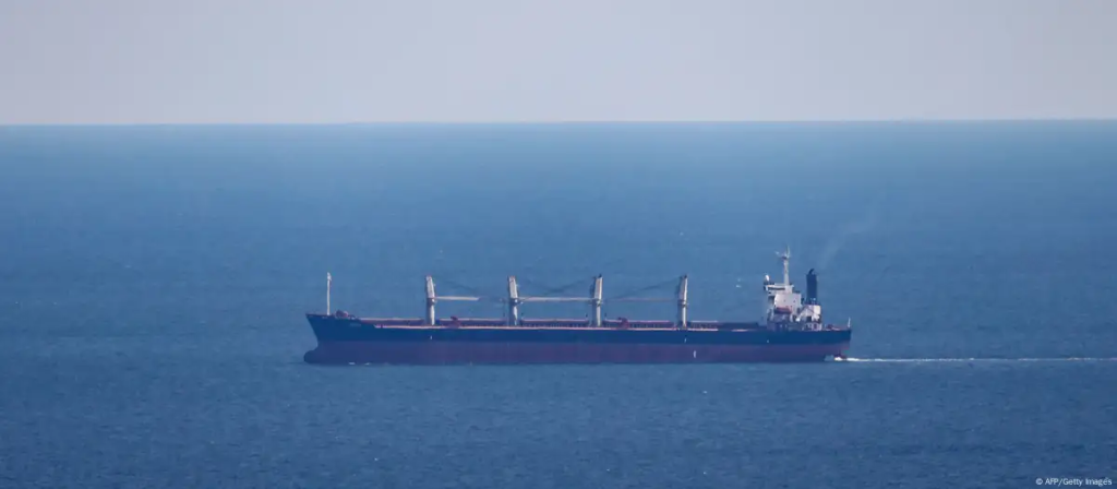 Un barco navega por el mar Negro. Foto: AFP/Getty Images