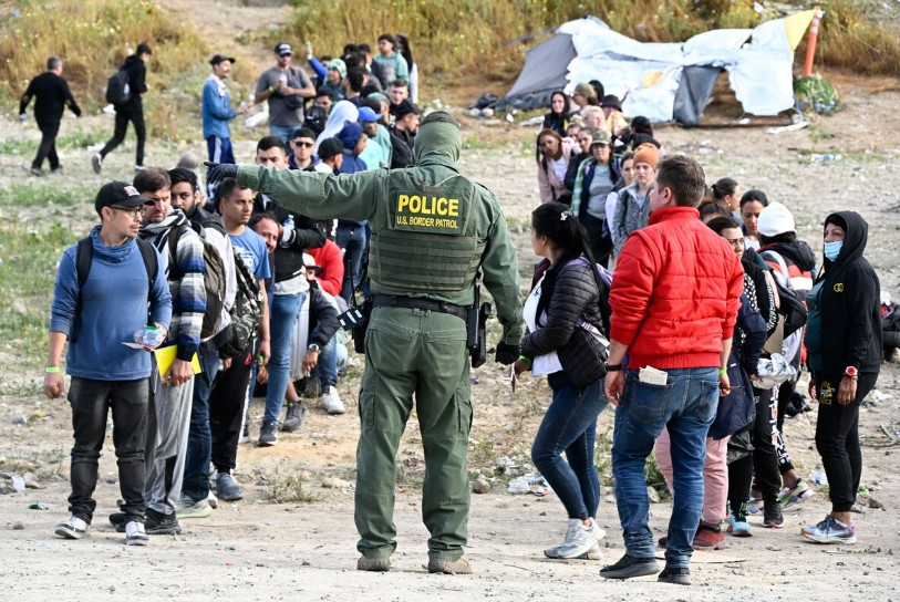 Estados Unidos cancela estatus migratorio para más de 500,000 personas