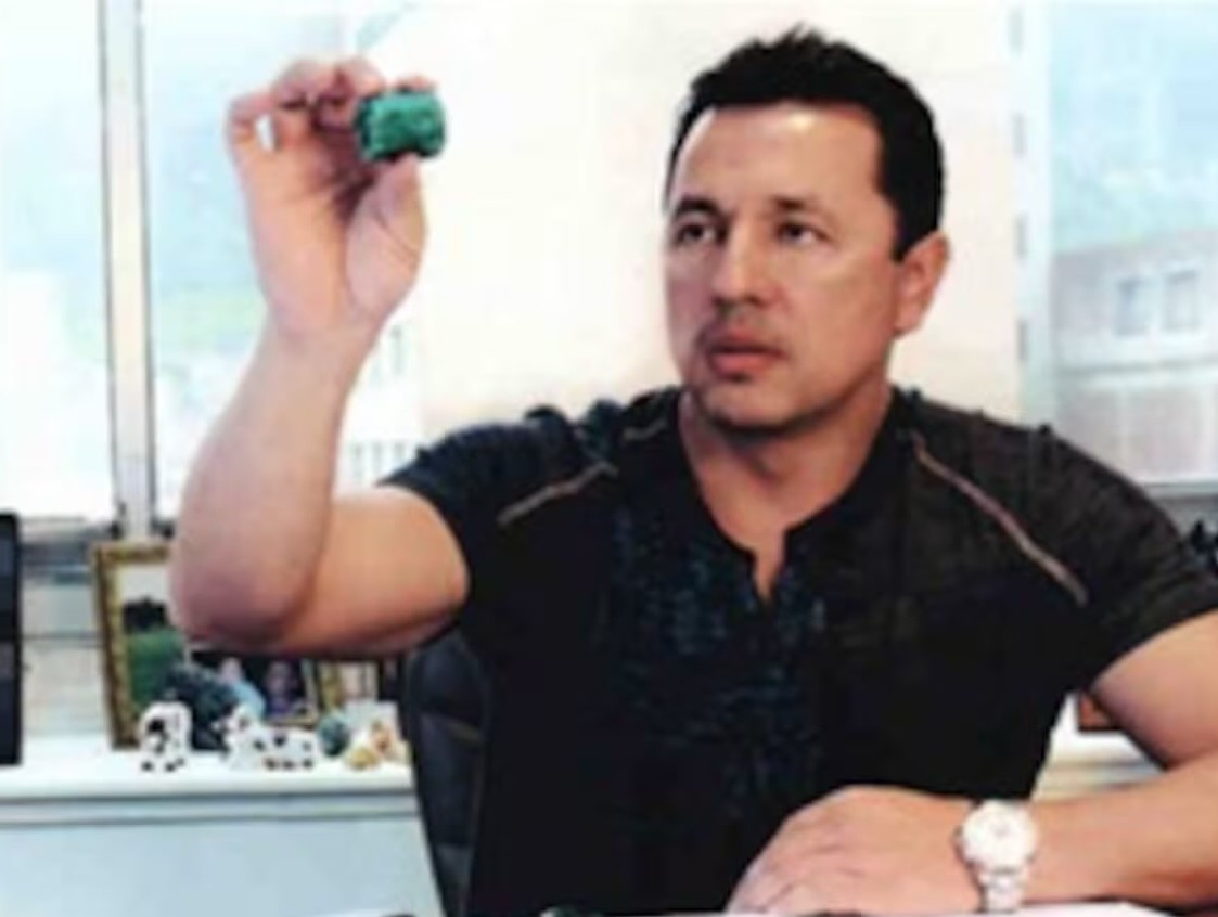 De un disparo por francotiro asesinan al interior de su casa a líder esmeraldero Jesús Hernán Sánchez Sierra