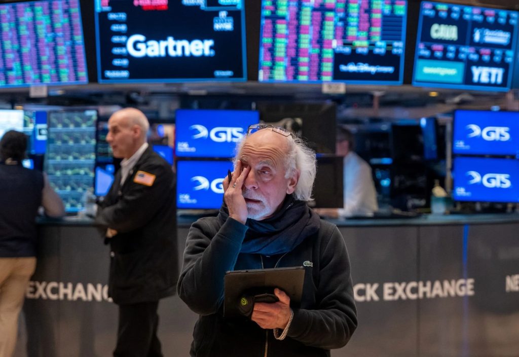 Mercados globales se desploman ante firmeza de Trump en medidas arancelarias y temores de recesión