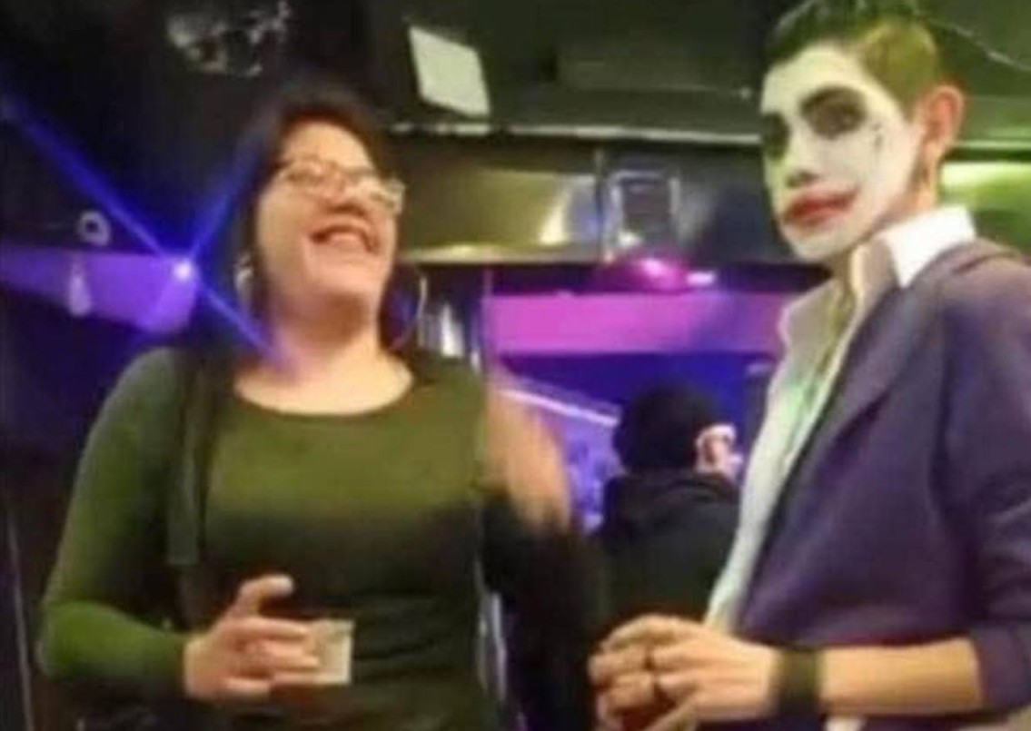 Hombre disfrazado del Joker apuñaló a tres jóvenes en La Paz, Bolivia