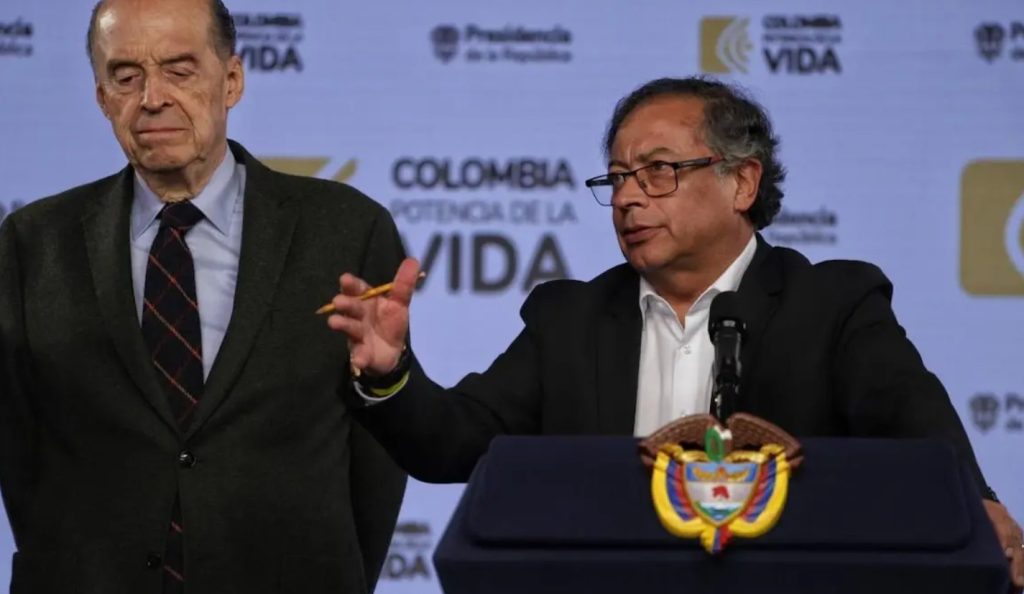 Excanciller Álvaro Leyva revela en polémica carta presuntos problemas de drogadicción del presidente Petro