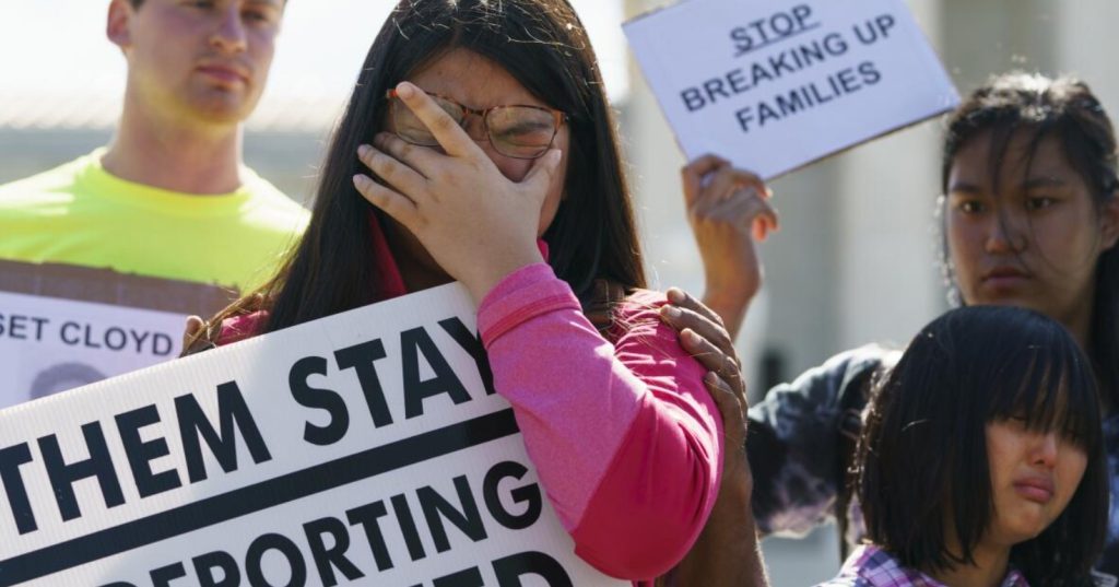 Encuesta revela aumento en el rechazo de los estadounidenses a políticas migratorias de Donald Trump