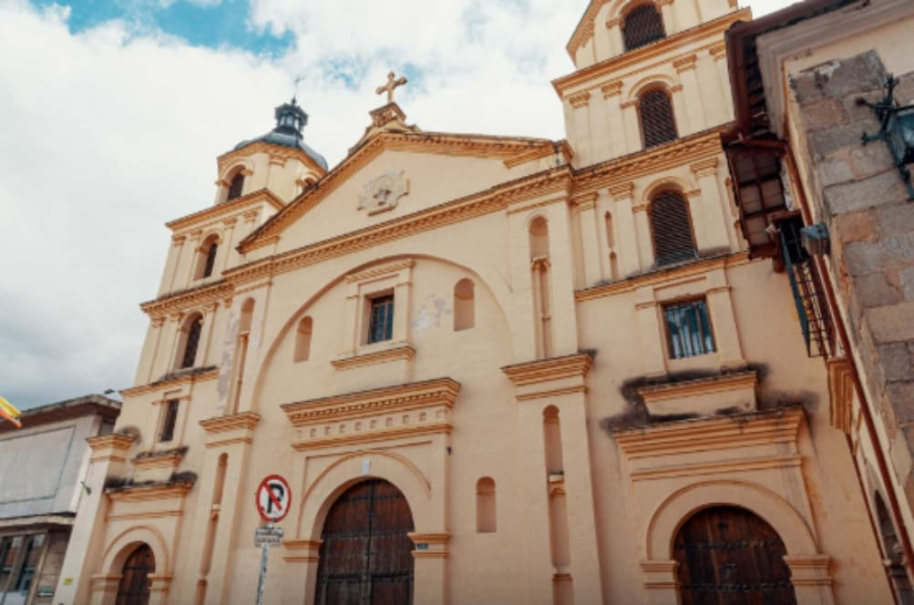 Iglesia de Nuestra Señora de la Candelaria. - Foto: Instituto Distrital de Turismo de Bogotá (IDT).