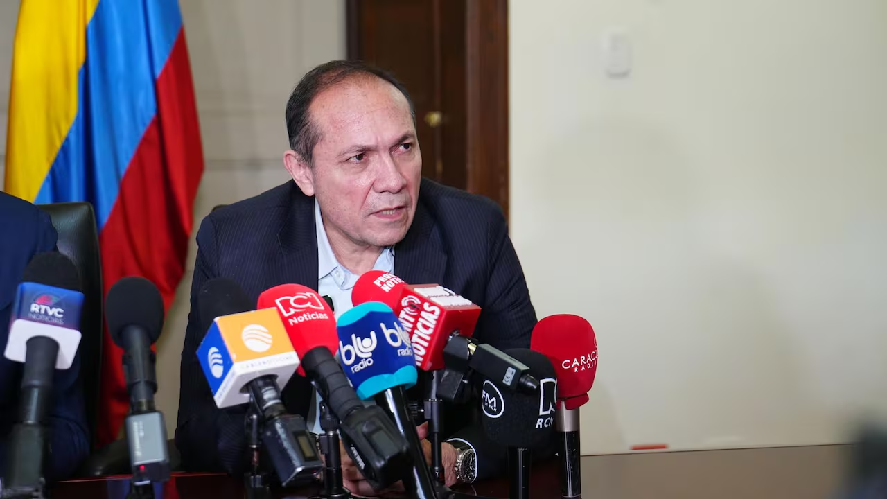 Procuraduría abre indagación contra el ministro de Trabajo Antonio Sanguino