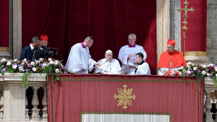El Papa imparte la bendición "Urbi et Orbi" en el Domingo de Pascua del Año de Gracia 2025 Foto: Vatican Media