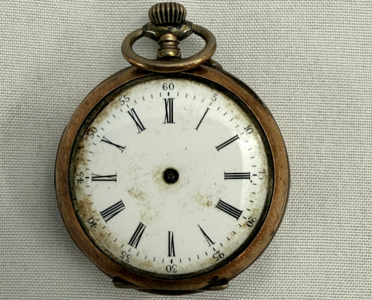 Una fotografía del reloj del pasajero del Titanic Hans Christensen Givard difundida el 15 de abril de 2025 Foto: barrons