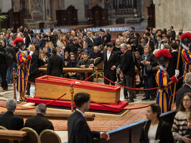 Cierre de féretro del papa Francisco. Foto: Mauro Ujetto/NurPhoto via Getty Images. / NurPhoto