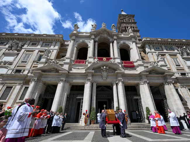 Féretro del papa Francisco. Foto: EFE/Medios del Vaticano / Simone Risoluti/ POOL / Simone Risoluti (EFE)