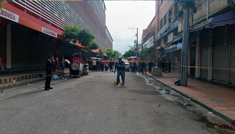 El artefacto explosivo fue detonado frente a un establecimiento comercial Foto: la opinión