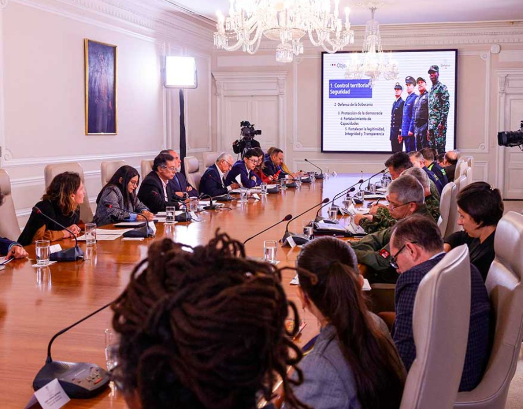 Petro anuncia reforma en la administración de puertos y aeropuertos por presunta infiltración del narcotráfico y contrabando