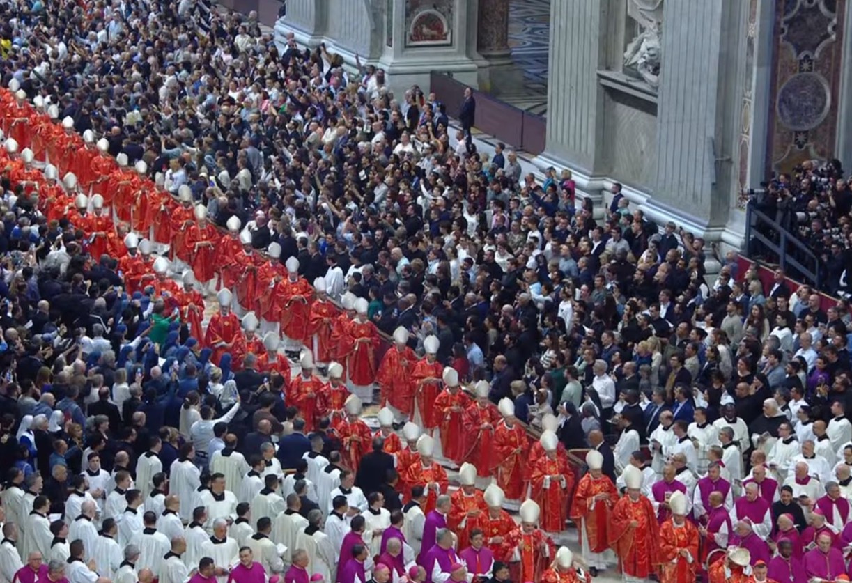 En medio de un clima de incertidumbre y llamados a la unidad inició el cónclave en el Vaticano