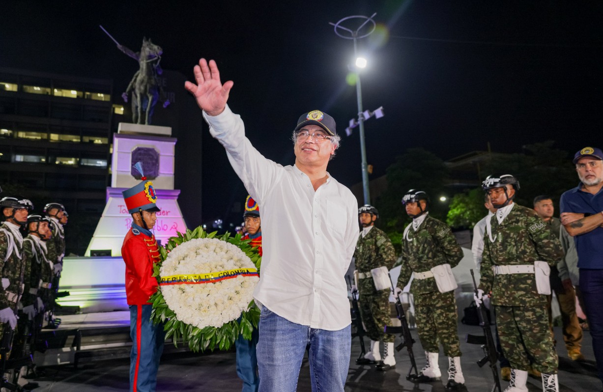 Fiscalía abre dos líneas de investigación sobre la campaña presidencial de Gustavo Petro en 2022