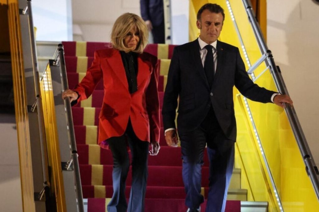 Video viral muestra tenso momento entre Emmanuel Macron y su esposa Brigitte en aeropuerto de Hanói