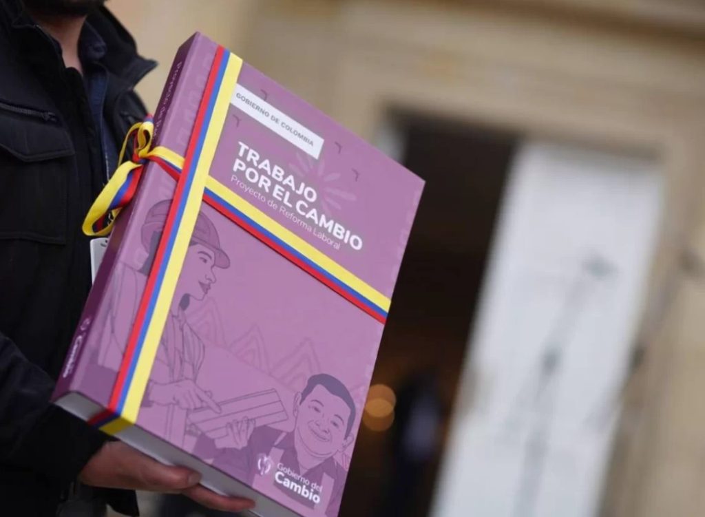 Reforma laboral en Colombia enfrenta nuevo estancamiento en el Congreso: riesgo de hundimiento crece