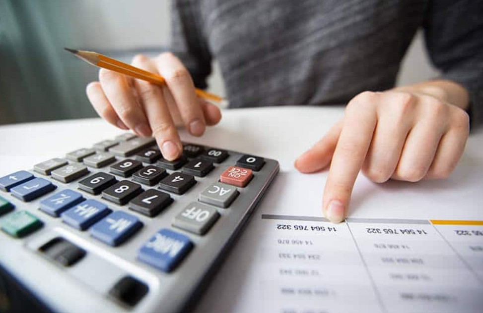 Gobierno firma Decreto 572 de 2025 y aumenta retención en la fuente para varios sectores económicos