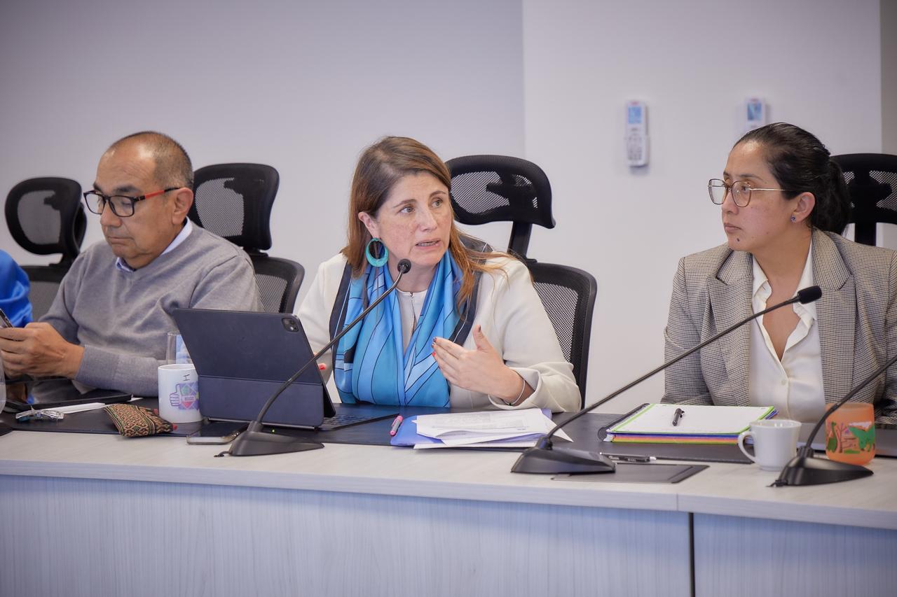 Defensoría del Pueblo advierte sobre crisis financiera en hospitales del país