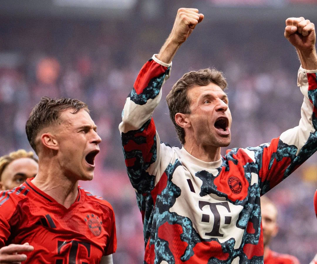 Thomas Müller, leyenda del Bayern, celebra el que podría ser su último título antes del retiro. Foto: Bayern Munich
