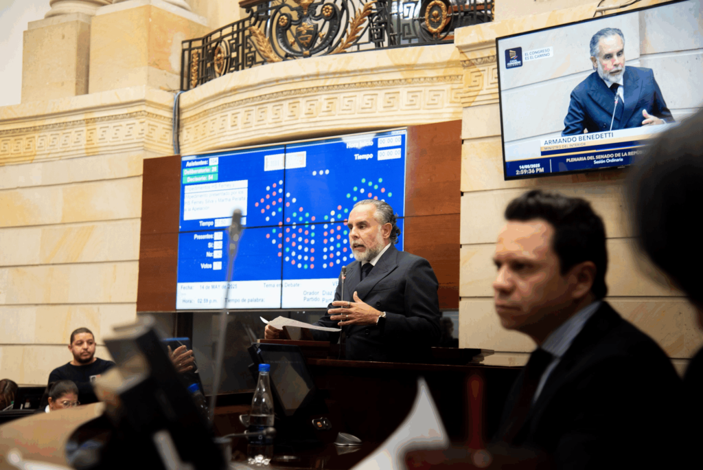 El ministro del Interior, Armando Benedetti este martes el Senado Foto: @MinInterior