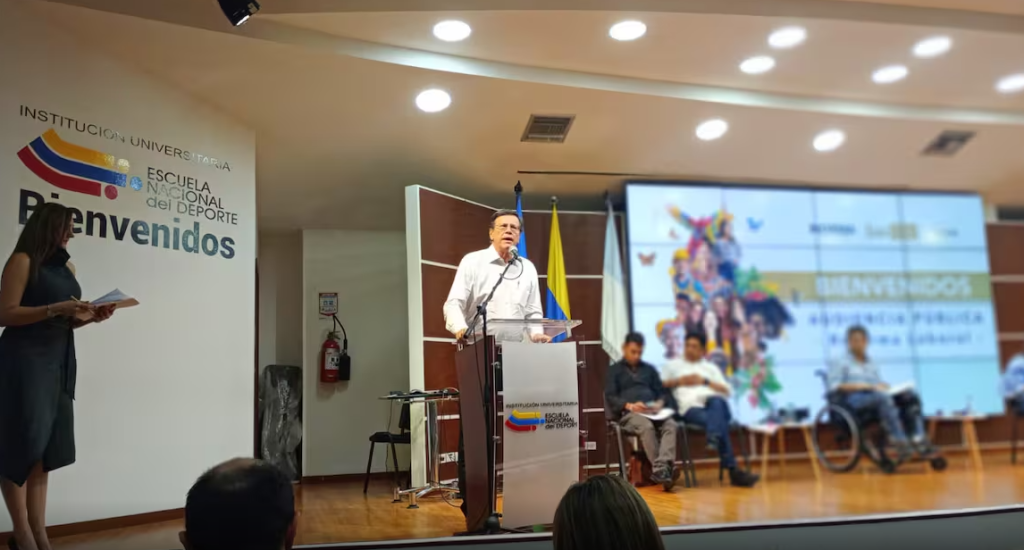 Fabio Arias Giraldo, presidente de la CUT, durante su intervernción en la audiencia pública en Cali sobre la reforma laboral. Foto: X: @fabioariascut