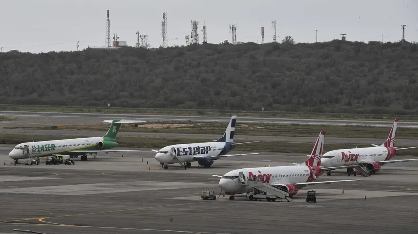 Aviones comerciales en la pista del Aeropuerto Internacional Simón Bolívar de Maiquetía, Venezuela, el 8 de marzo de 2019 Foto: Archivo AFP
