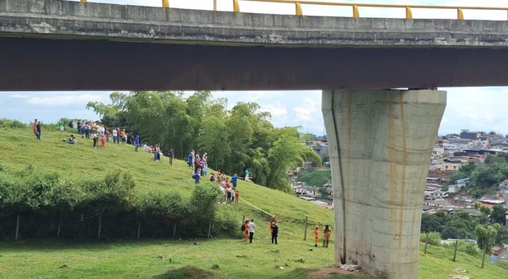 Tragedia en La Línea: sobrevivientes relatan fallas del bus antes del accidente que dejó nueve muertos y 25 heridos