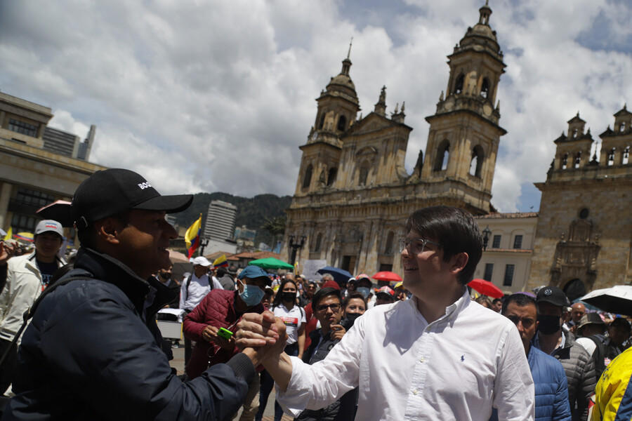 Miguel Uribe Turbay presenta "mejoría neurológica", aunque permanece en estado crítico