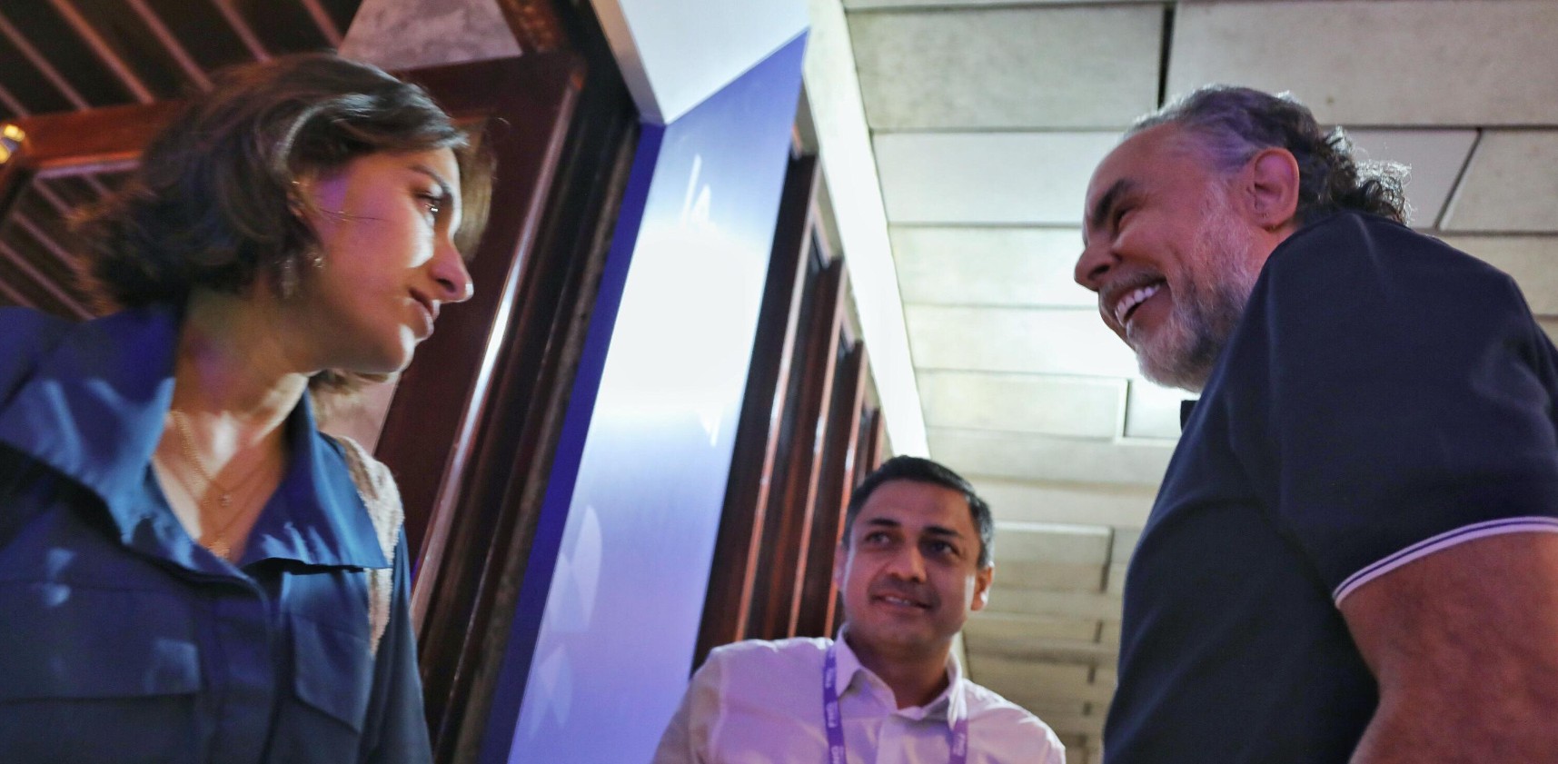 Saludo de abrazo y beso entre Laura Sarabia y Armando Benedetti en cumbre de Asobancaria ¿Fin de una guerra?