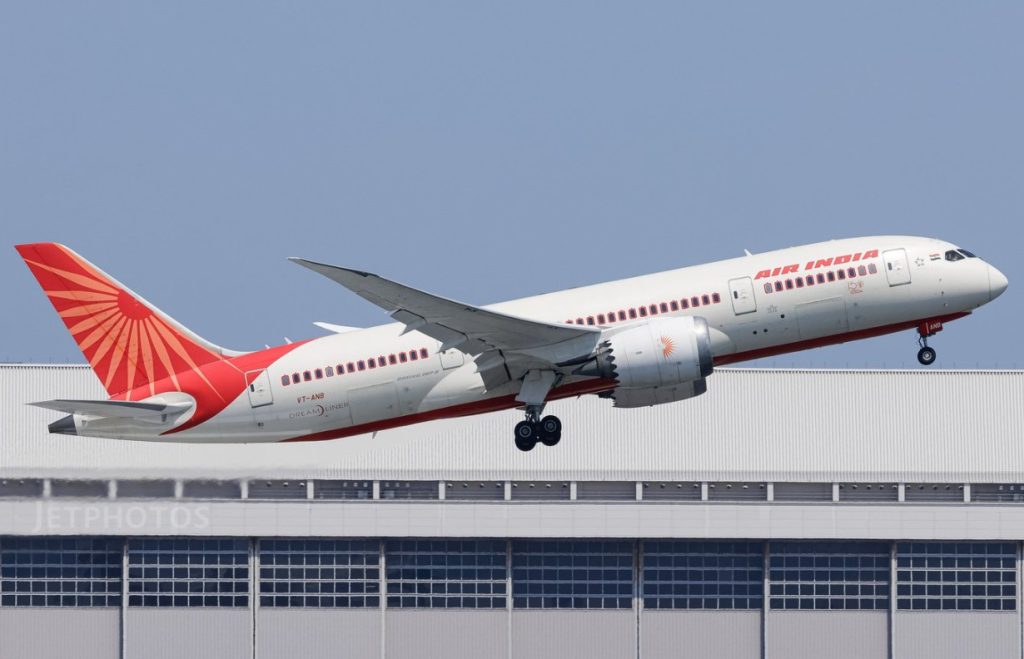 Tragedia aérea en India: se estrella un avión de Air India con 242 personas a bordo en Ahmedabad