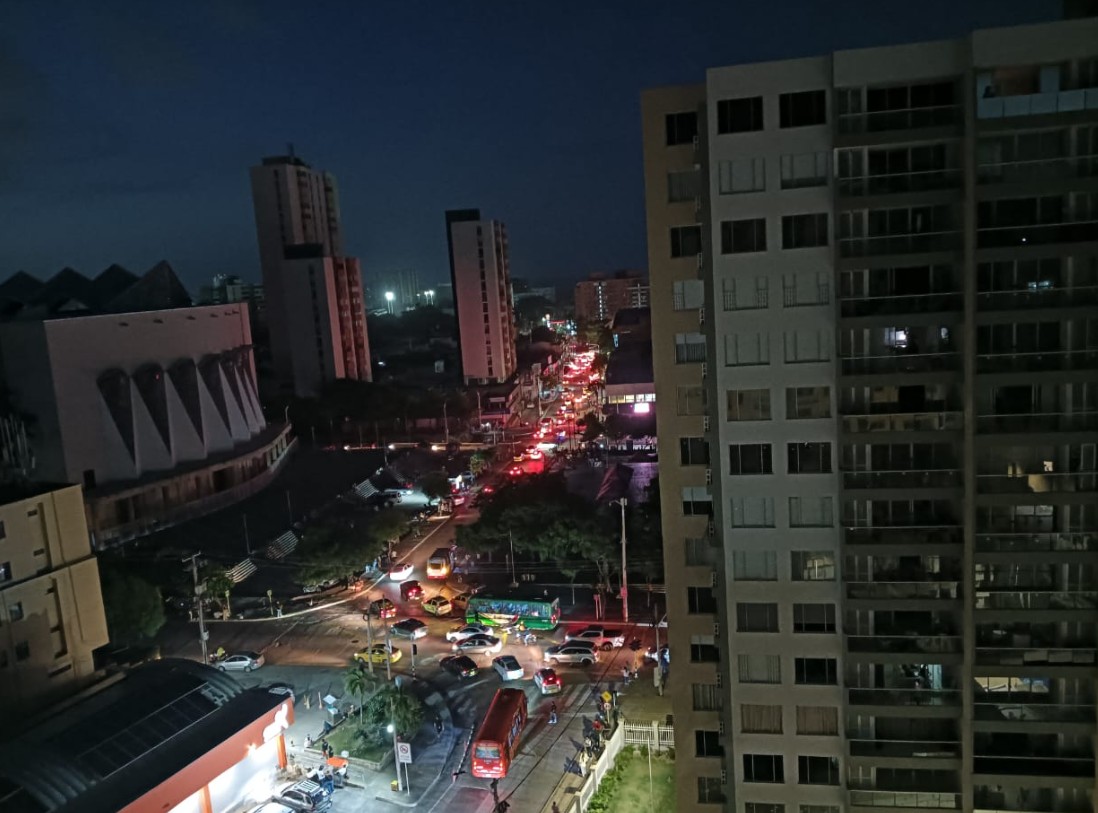 Gran apagón en Barranquilla dejó sin energía a múltiples sectores: Air-e habla de “evento técnico” y Char exige respuestas