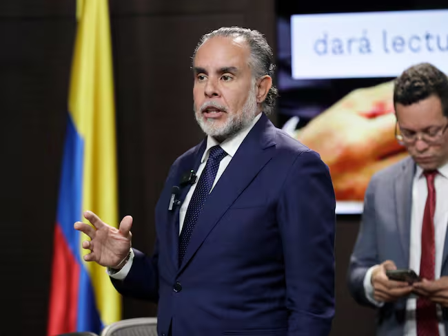 Ministro del Interior exige garantías de seguridad para candidatos tras atentado contra Miguel Uribe Turbay