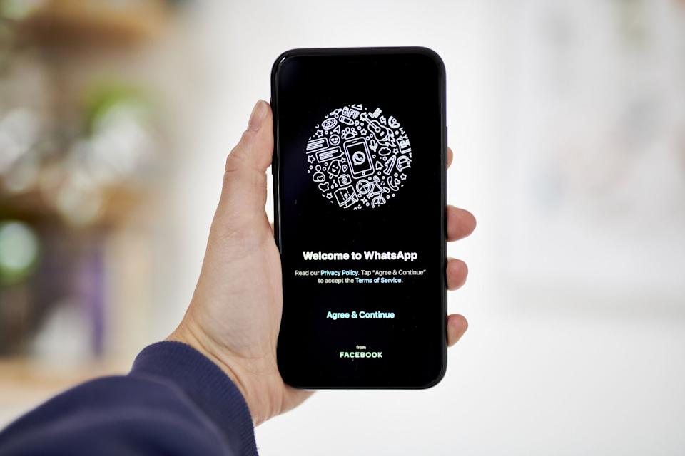 Los anuncios aparecerán exclusivamente en la pestaña "Novedades" de WhatsApp Foto: finanzas.yahoo.