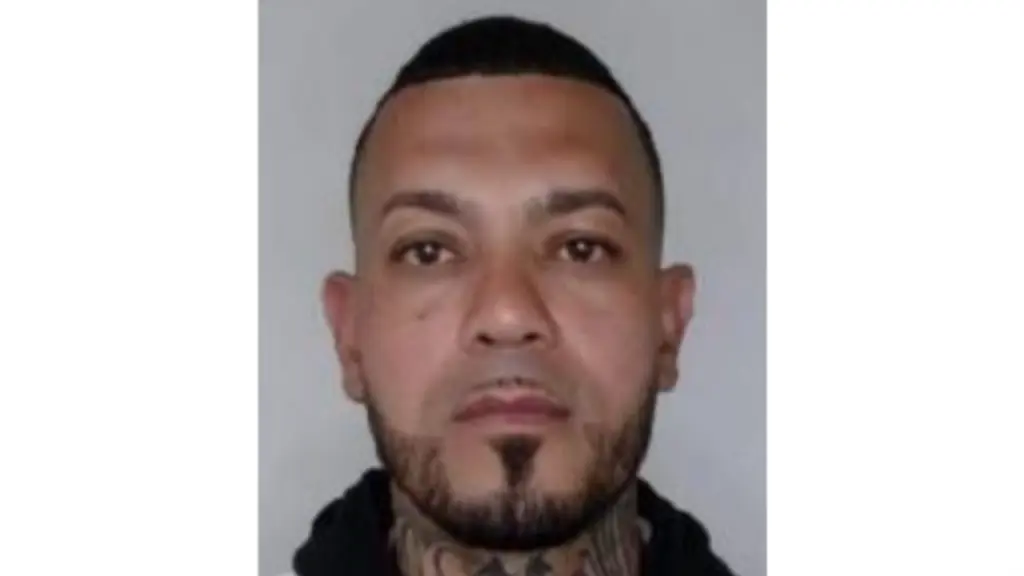 Cartel de Elder José Arteaga, conocido con los alias 'Chipi' o 'Costeño' Foto: Policía Nacional