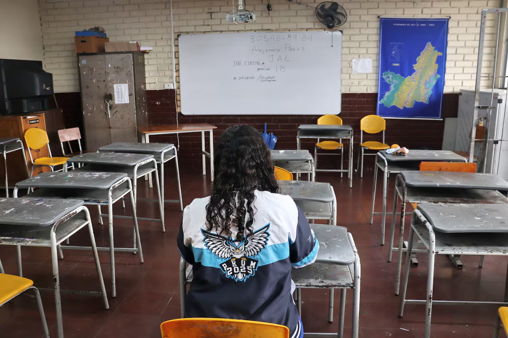 el 40 % de los colegios privados atienden a población de estratos bajos. Foto: Bernardo Peña/El País