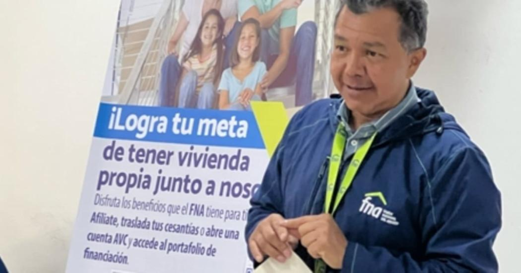 El Fondo Nacional del Ahorro (FNA) y el IPES tienen asesoría a vendedores informales, comerciantes y vianderos en ocho Plazas Distritales de Mercado, para lograr cumplir su sueño de vivienda propia. Foto: IPES.