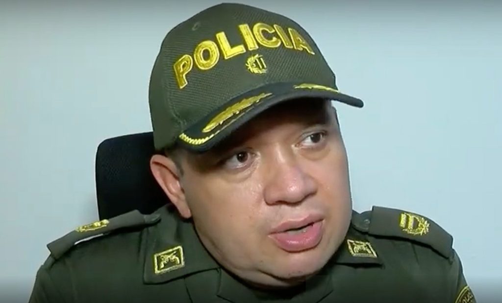 El coronel Carlos Feria regresa a Colombia tras ser expulsado de Estados Unidos por investigaciones judiciales