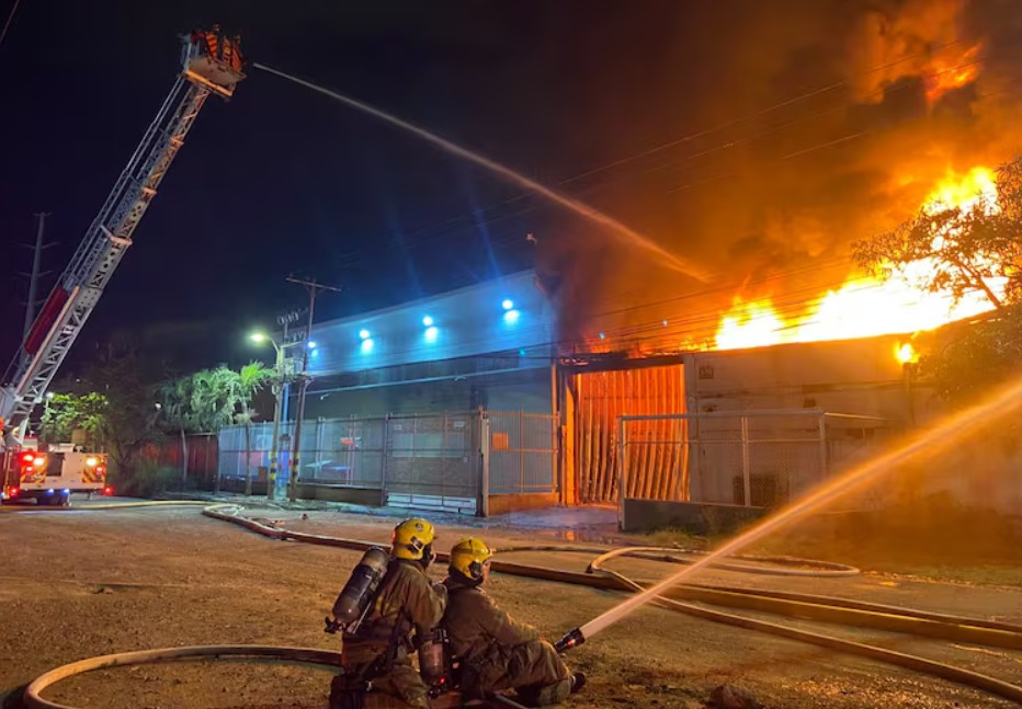 Incendio en asilo de Soledad deja dos adultos mayores muertos y varios heridos