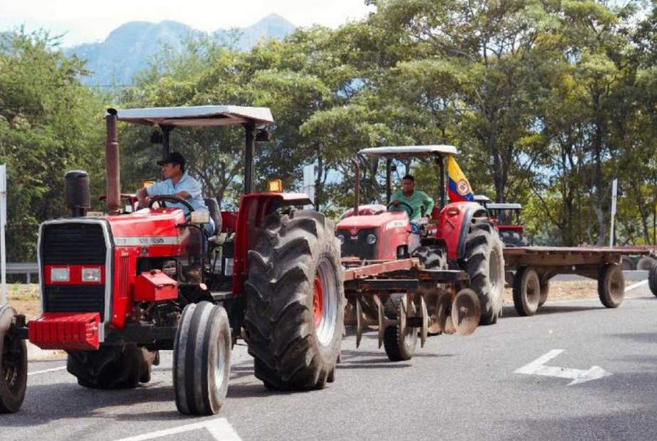 Paro arrocero continúa sin mesa de diálogo mientras bloqueos afectan ocho departamentos
