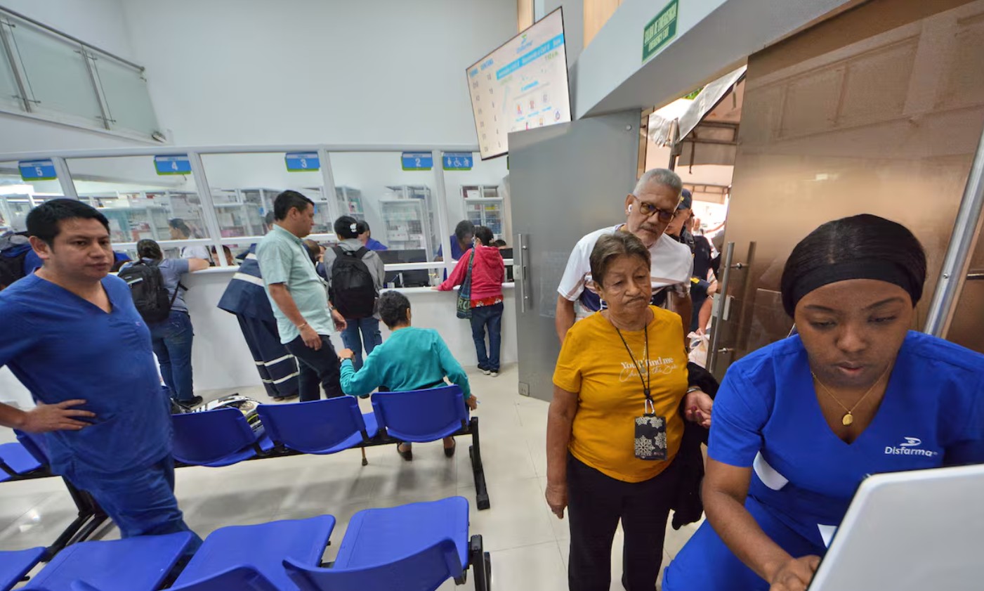 Petro cuestiona informe de la Contraloría sobre EPS y afirma que deuda real supera los $100 billones