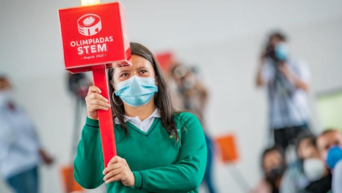 Estudiantes se preparan para participar en las Olimpiadas STEM+ 2025