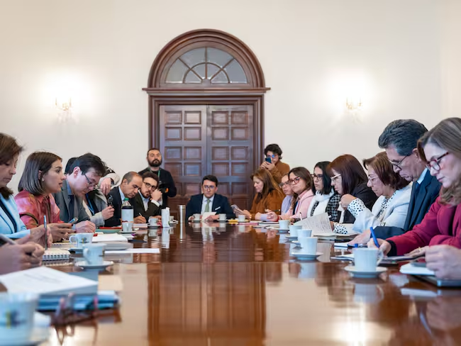 Reunión de empalme entre Laura Sarabia y Yolanda Villavicencio. Foto: wradio