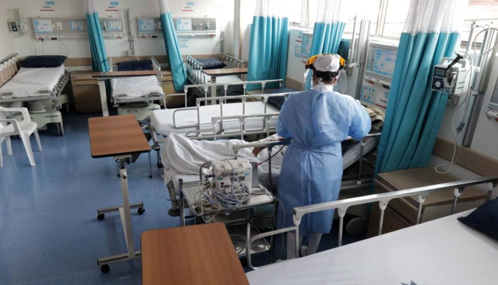 Exministros de Salud alertan sobre deterioro del sistema y advierten riesgos en cambios del Gobierno