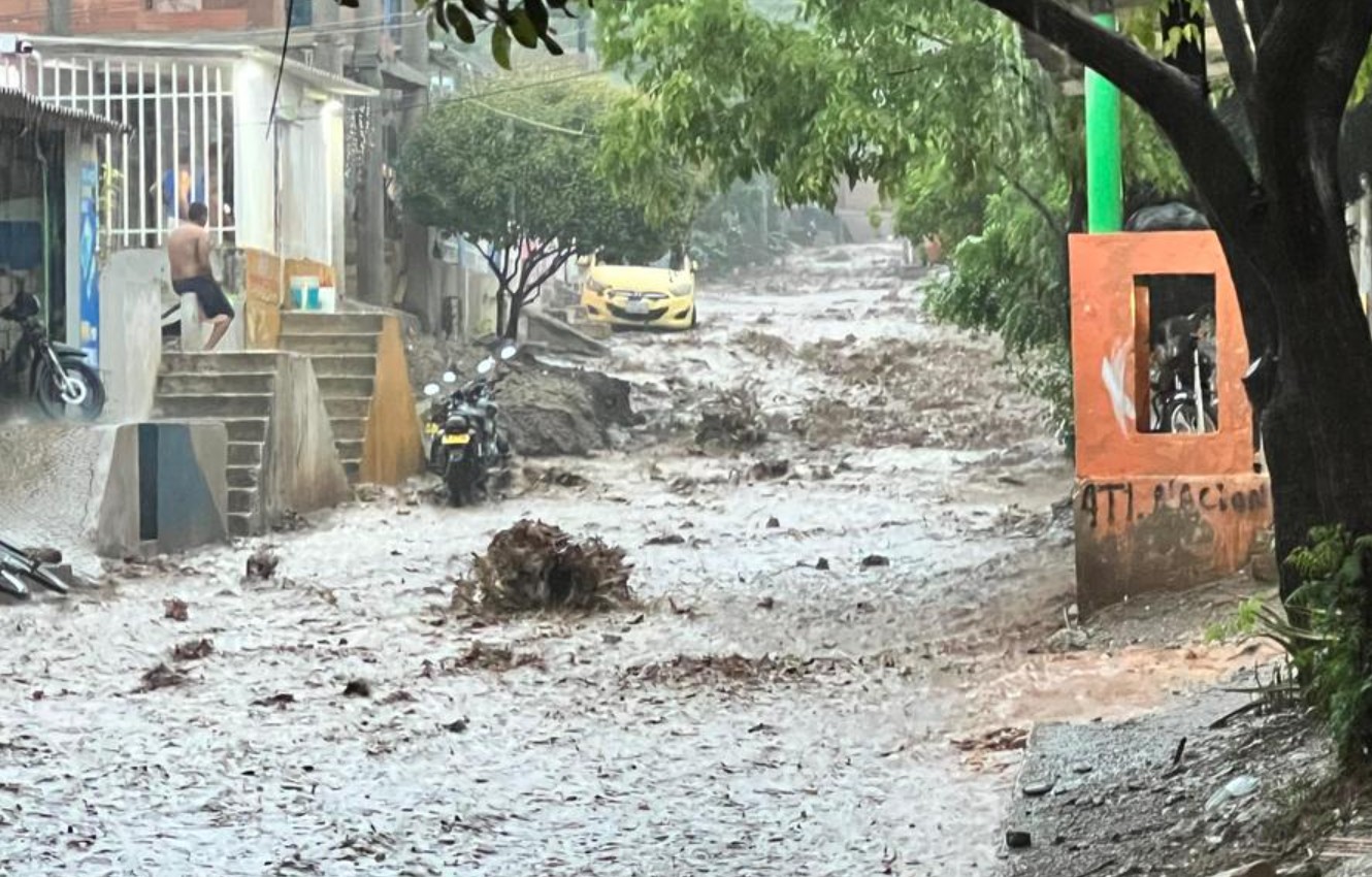 Fuertes lluvias colapsan Santa Marta y dejan múltiples emergencias por inundaciones y deslizamientos