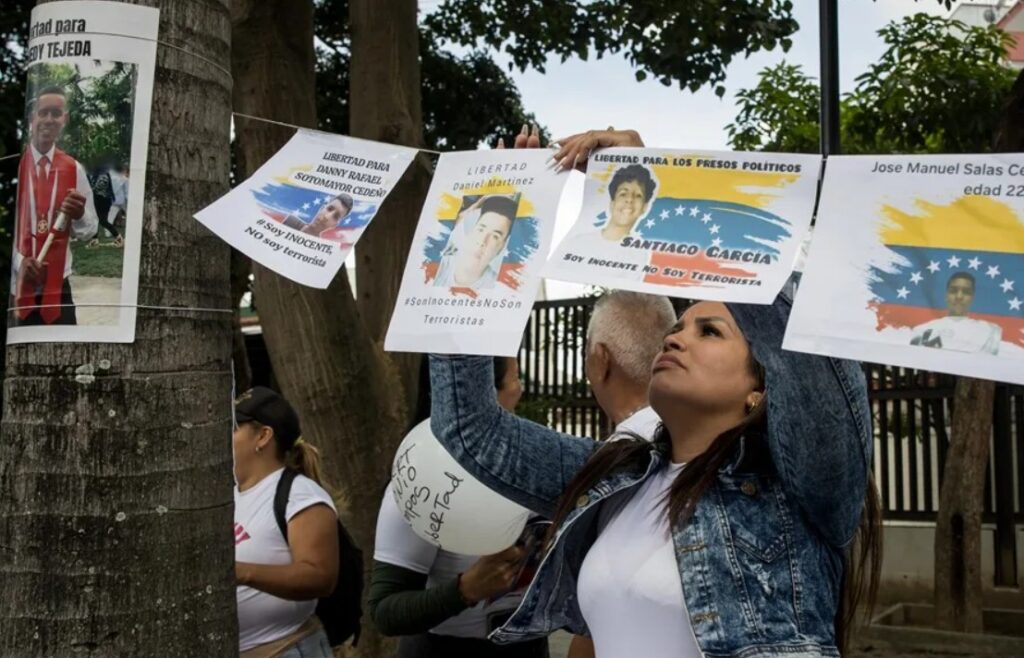 Venezuela excarcela a 13 presos políticos, entre ellos Américo de Grazia y Pedro Guanipa