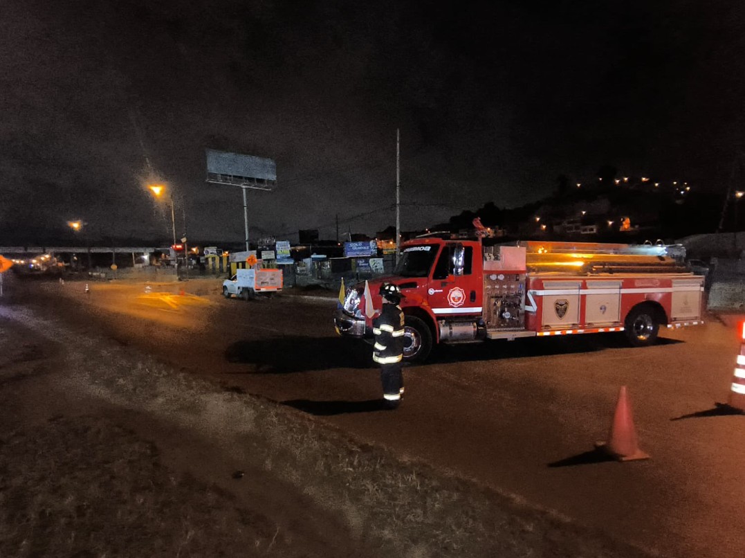 Fuga de gas en la Autopista Sur obliga al cierre total de la vía en Bogotá