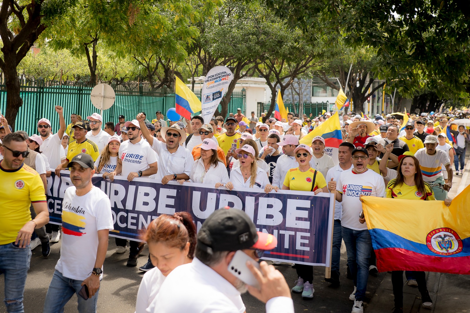 Movilizaciones en apoyo a Álvaro Uribe se realizaron en más de 30 ciudades de Colombia y el exterior